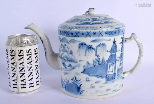 AN EARLY 20TH CENTURY CHINESE BLUE AND WHITE PORCELAIN TEAPO...