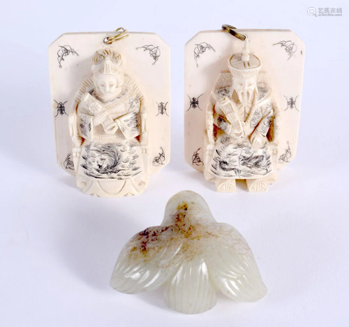 AN EARLY 20TH CENTURY CHINESE CARVED GREEN JADE BIRD Late Qi...