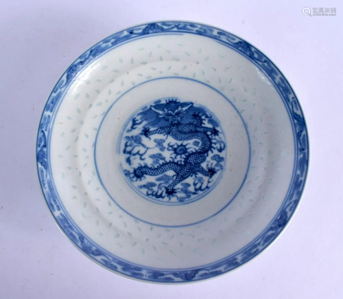 A LATE 19TH CENTURY CHINESE BLUE AND WHITE PORCELAIN DRAGON ...