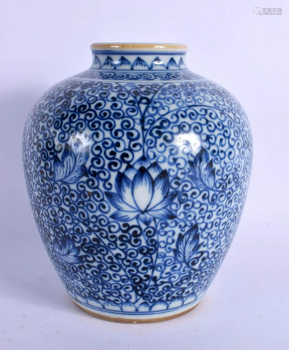 A 17TH/18TH CENTURY CHINESE BLUE AND WHITE PORCELAIN JARLET ...