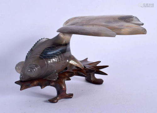 AN EARLY 20TH CENTURY CHINESE CARVED AGATE FIGURE OF A FISH ...