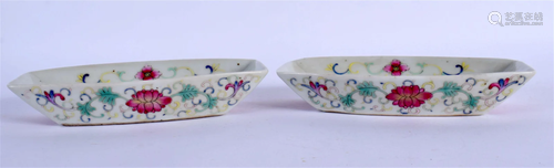 A RARE PAIR OF EARLY 20TH CENTURY CHINESE FAMILLE ROSE CUP S...