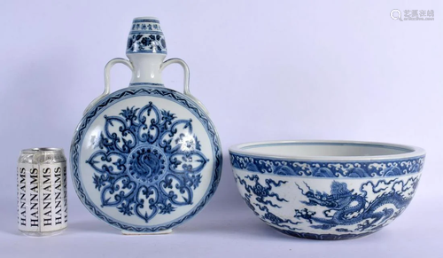 A LARGE CHINESE TWIN HANDLED BLUE AND WHITE PILGRIM FLASK 20...