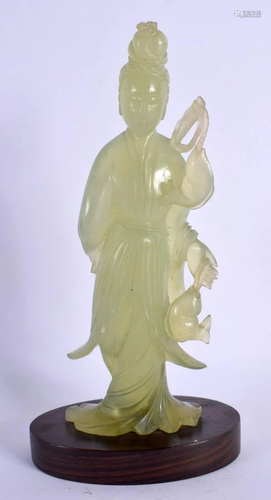 AN EARLY 20TH CENTURY CHINESE CARVED JADE FIGURE OF GUANYIN ...