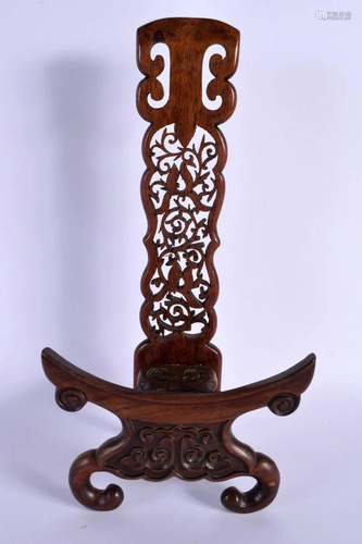 A LARGE 19TH CENTURY CHINESE CARVED HARDWOOD PLATE STAND Qin...