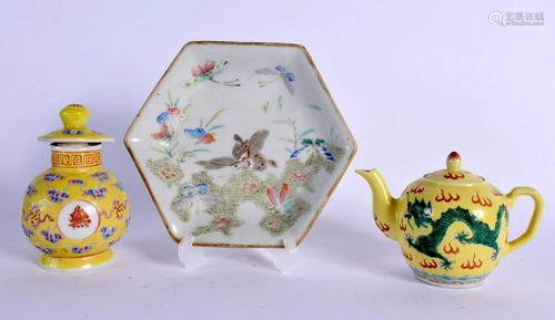 AN EARLY 20TH CENTURY CHINESE FAMILLE JAUNE TEAPOT AND COVER...