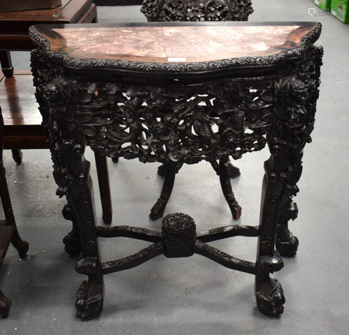 A 19TH CENTURY CHINESE HONGMU HARDWOOD CONSOLE TABLE Qing. 7...