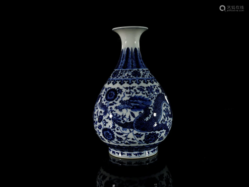 A Fine Blue and White 'Flower' Pear-shaped Vase