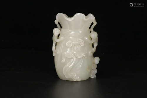 A Hetian Jade Flower Receptacle