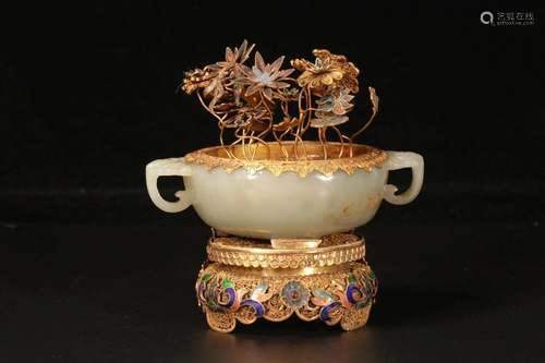 A Hetian Jade Gem-Inlaid Gilt-Decorated 'Flower' C...