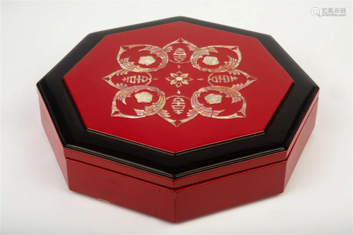 KOREAN LACQUER BOX, 20TH CENTURY