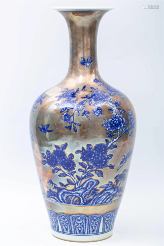 FLOWER VASE WITH 'DA QING YONG ZHENG NIAN ZHI' MAR...