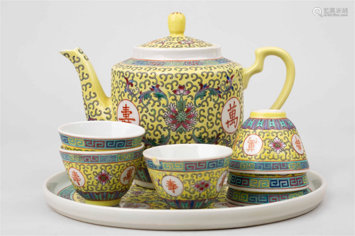 1970S SET OF JINGDEZHEN HAND-PAINTED TEPOT