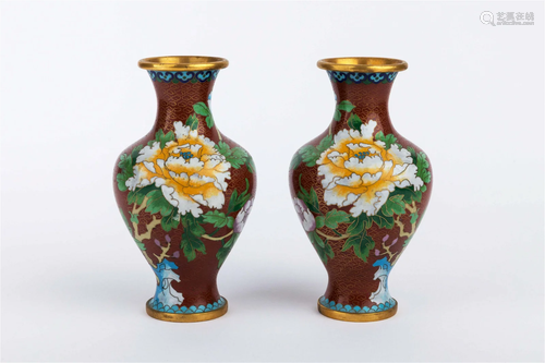 A PAIR OF CLOISONNE PEONY VASE, 20TH CENTURY