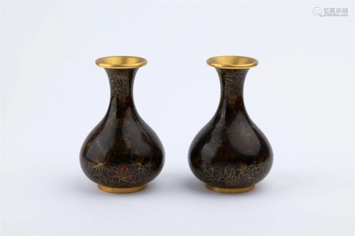 A PAIR OF CLOISONNE ENAMEL VASE, 20TH CENTURY