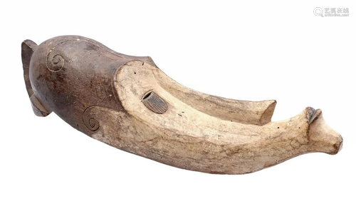 Wooden ceremonial mask decorated with kaolin earth