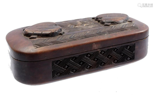 Wooden box with turtle dÃ©cor