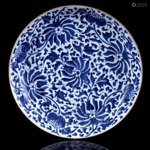 Porcelain dish with blue floral décor