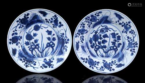 2 porcelain dishes with floral décor