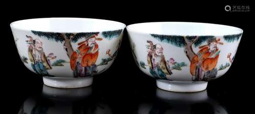 2 porcelain bowls with a decor of 4 people