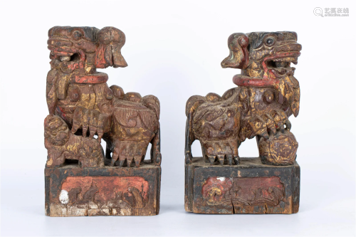 PAIR OF WOOD CARVING FU DOG, LATE QING DYNASTY