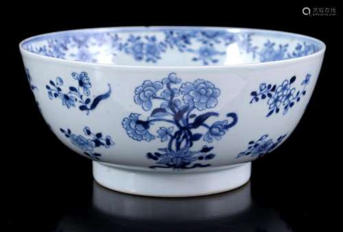 Porcelain bowl with blue decor of flowers