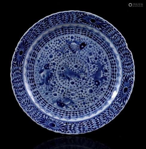 Porcelain dish with blue and white fish décor