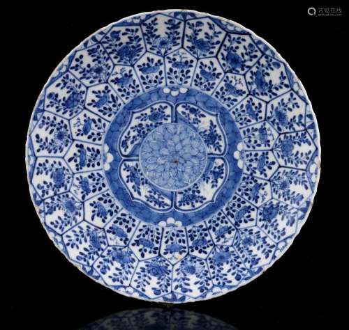 Porcelain dish with blue and white décor