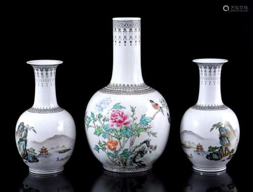 Porcelain Jingdezhen vase decorated with 2 birds