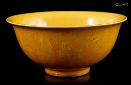 Porcelain bowl with yellow décor