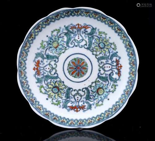 Porcelain Doucai style dish with contoured rim