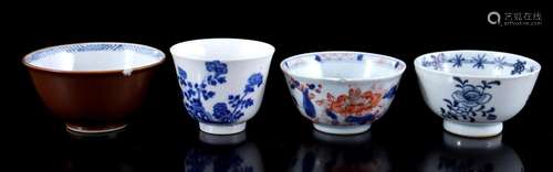 4 porcelain bowls with different décor