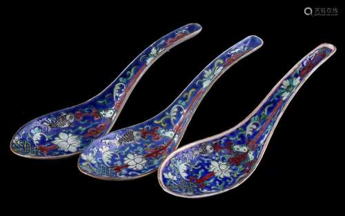 3 porcelain Famille Rose spoons