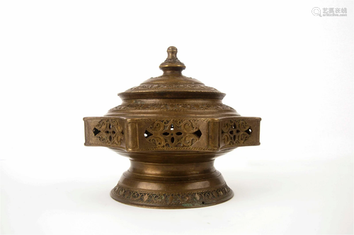 A COPPER INCENSE BURNER, 18TH CENTURY