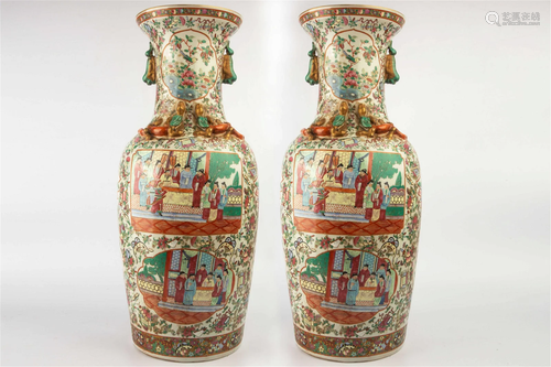 A PAIR OF GUANGCAI VASES, LATE QING DYNASTY