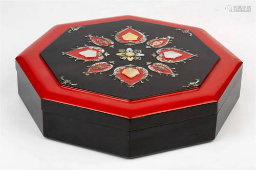 KOREAN LACQUER BOX, 20TH CENTURY