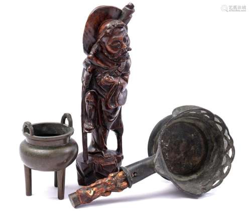 Bronze iron pan with wooden handle