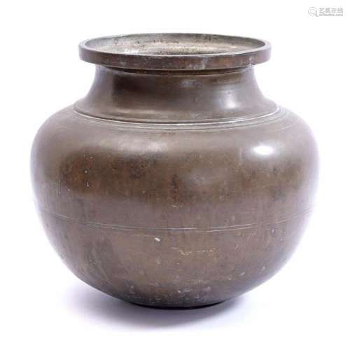 Oriental pot, metal with bronze and old restoration
