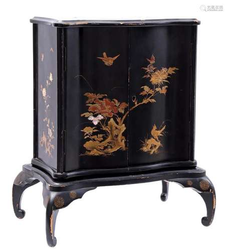 Wooden lacquer miniature cabinet