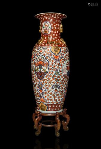 FLOWER PATTERN FAMILLE ROSE VASE, REPUBLIC OF CHINA