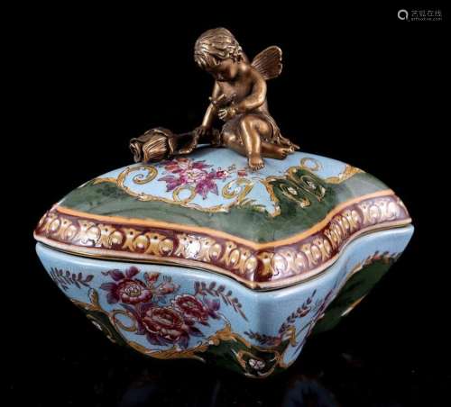 Classic porcelain jewelery box