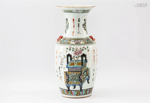 FLOWER PATTERN VASE, QING TONGZHI DYNASTY