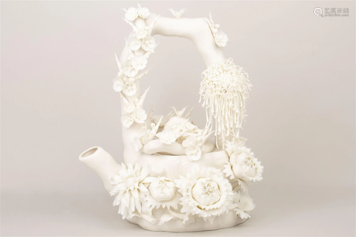 WHITE PORCELAIN CARVING, 20TH CENTURY