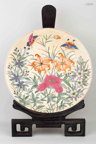 A FAMILLE ROSE PLATE WITH 'DA QING JIA QING NIAN ZHI&#x...