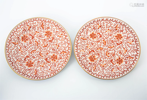 FLOWER PATTERN PLATE, 20TH CENTURY