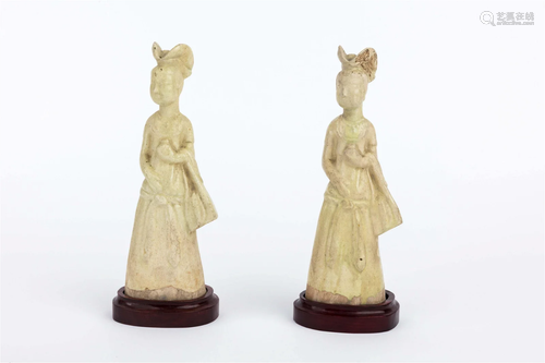 A PAIR OF CLAY LADY FIGURE STATUES, TANG DYNASTY