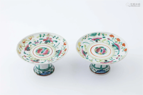 A PAIR OF FAMILLE ROSE HIGH-FOOTED FRUIT PLATES, REPUBLIC OF...