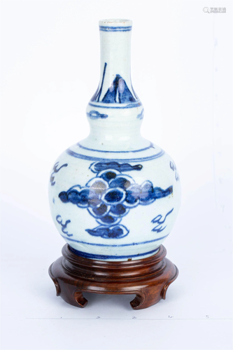 BLUE AND WHITE GOURD BOTTLE, MING DYNASTY