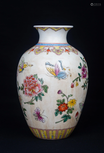 YONG ZHENG NIAN ZHI' MARK VASE