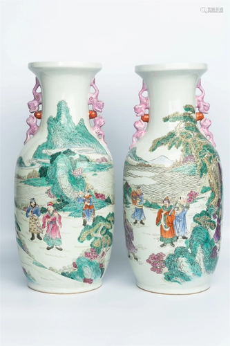 A PAIR OF FAMILLE ROSE VASE, 20TH CENTURY